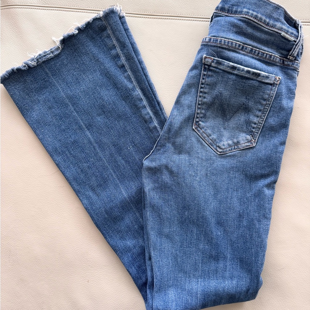 MOTHER The Weekender Fray Mid-Rise Flare Jeans Walking On Coals Size 27 $248 - Picture 2 of 11